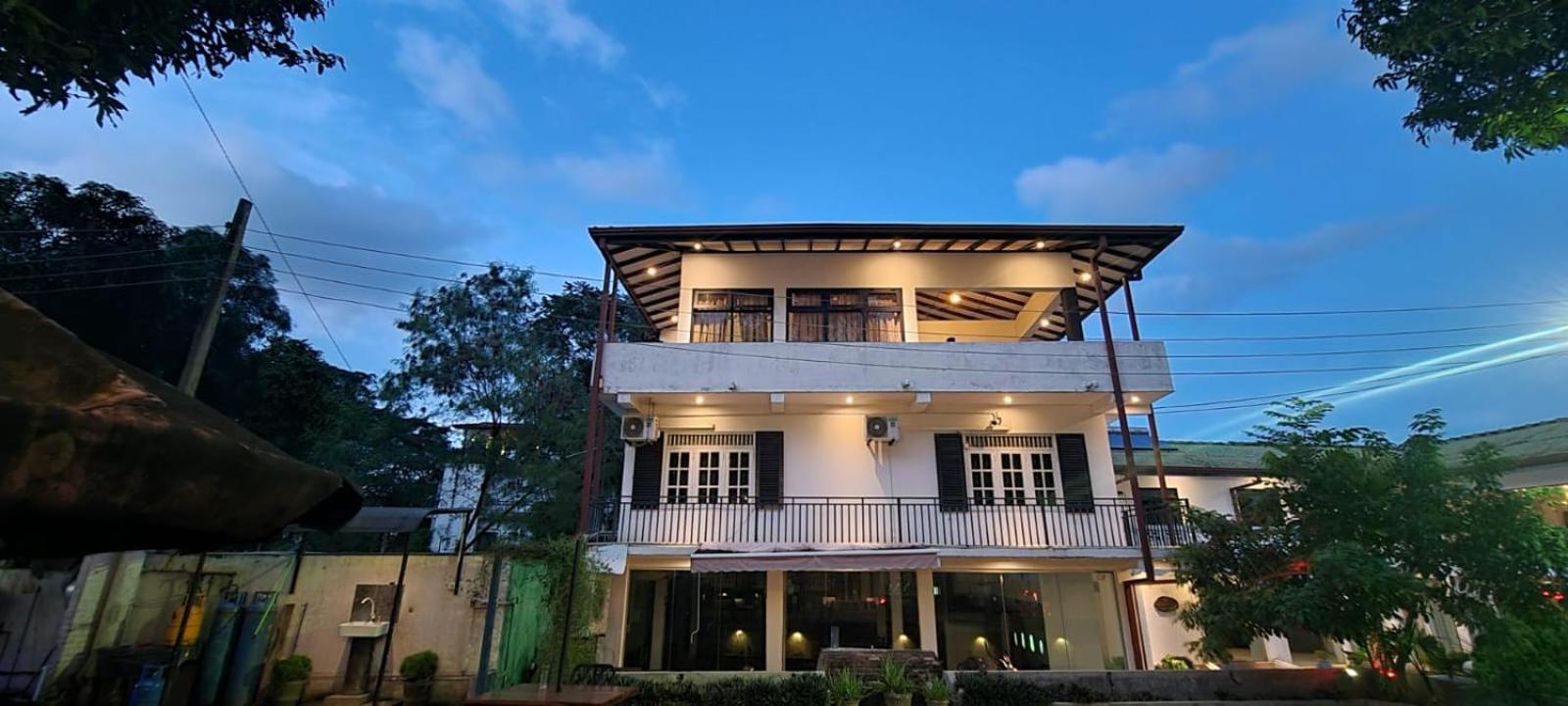 The Empyrean Airport Transit Hotel Katunayake Exterior photo