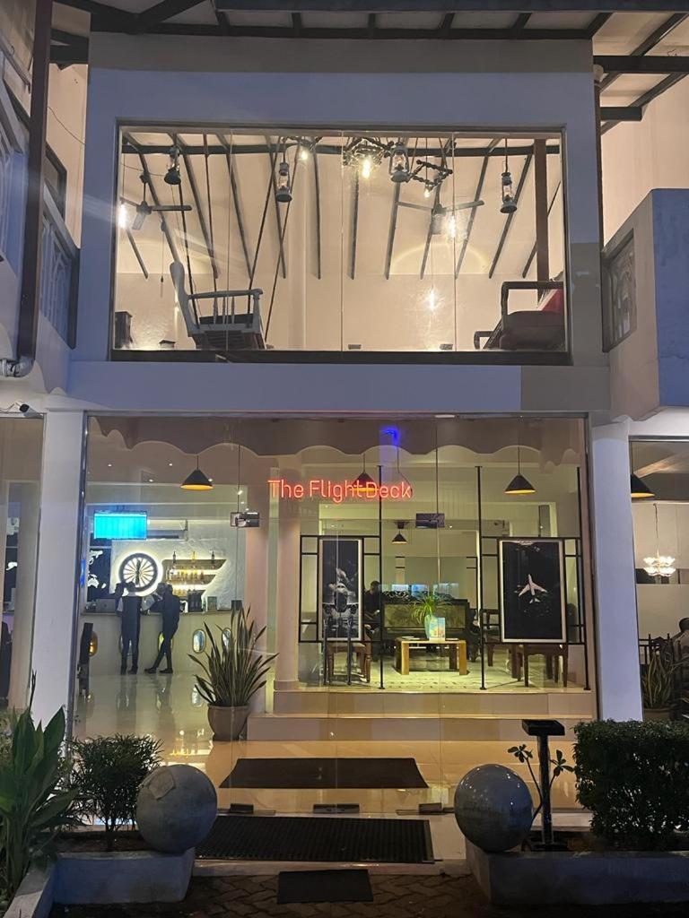The Empyrean Airport Transit Hotel Katunayake Exterior photo