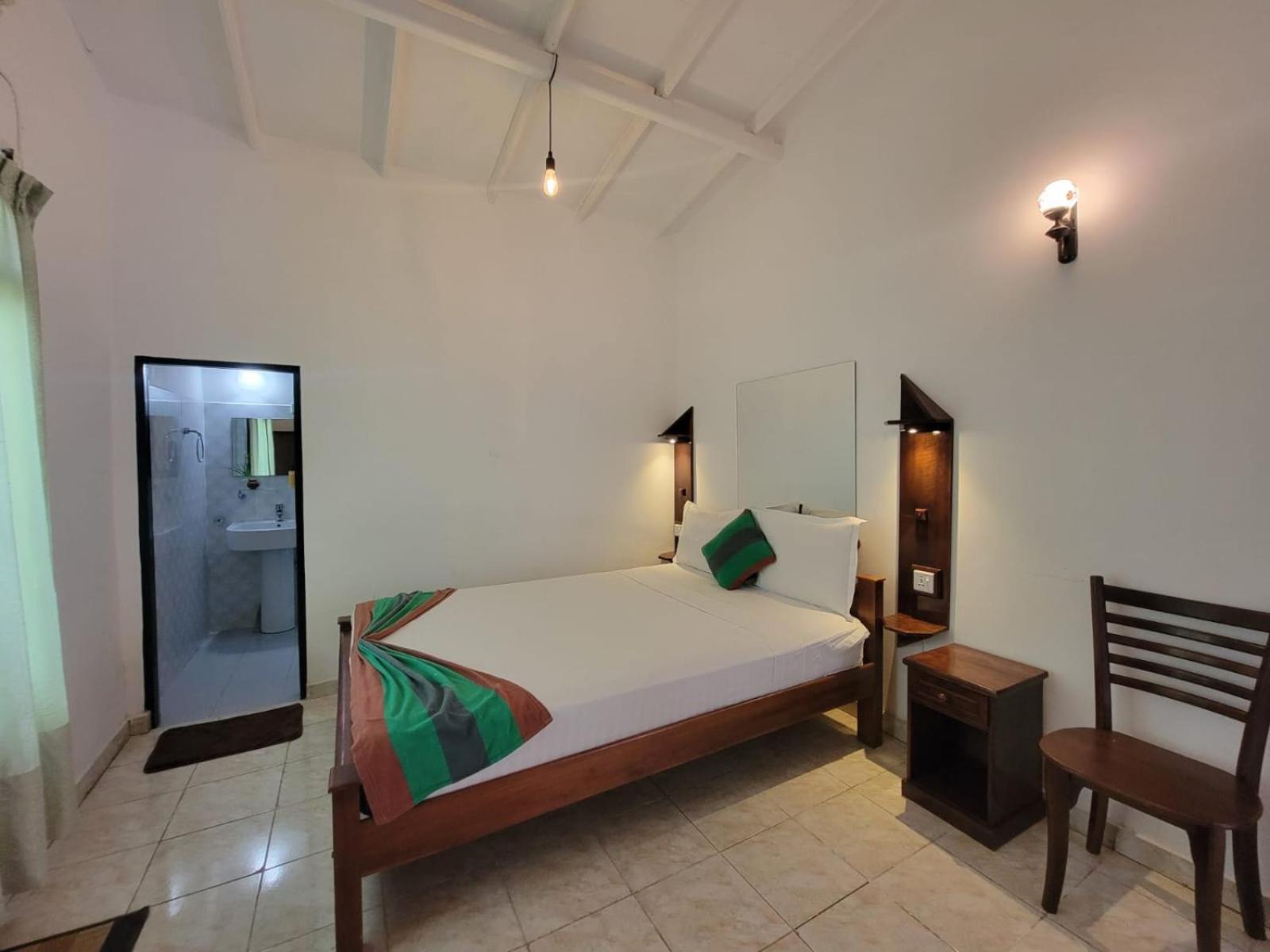 The Empyrean Airport Transit Hotel Katunayake Exterior photo