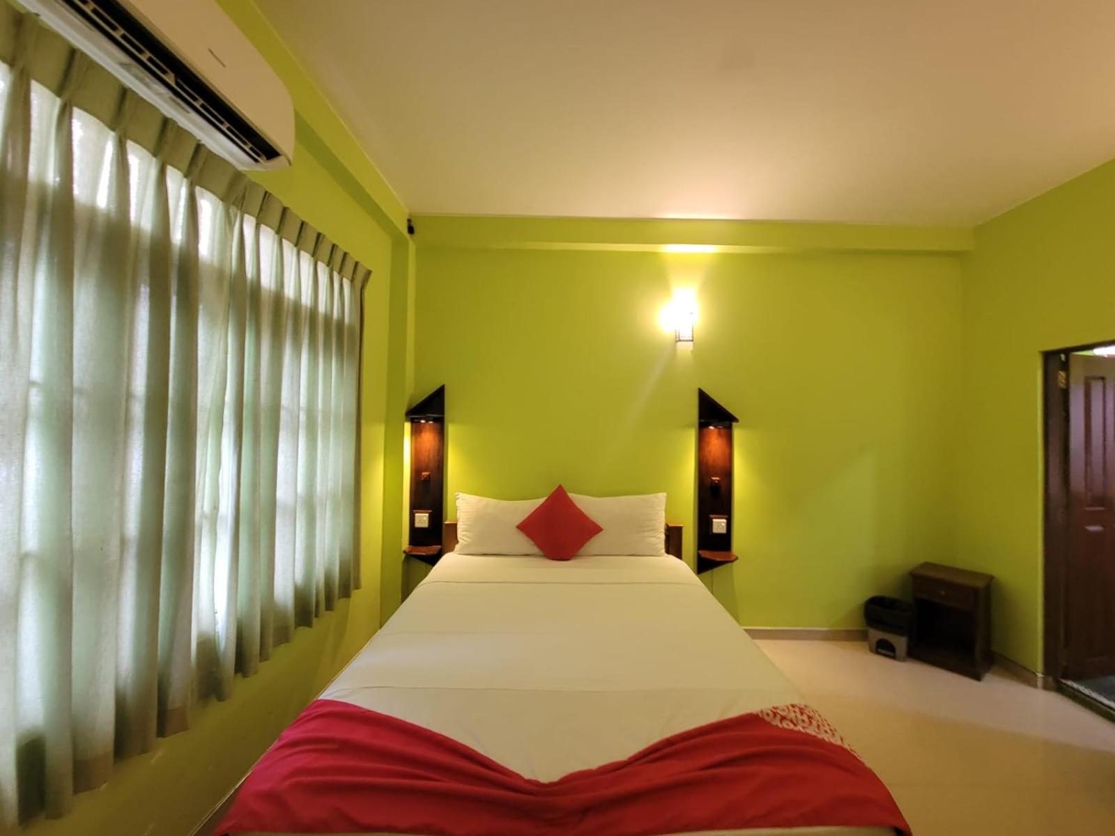 The Empyrean Airport Transit Hotel Katunayake Exterior photo