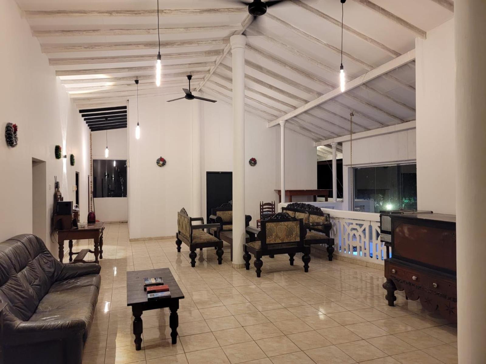 The Empyrean Airport Transit Hotel Katunayake Exterior photo