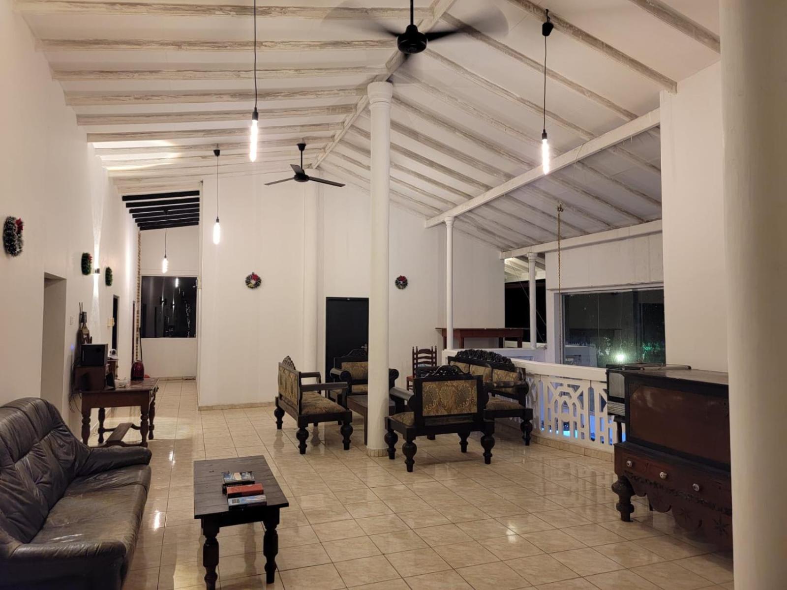 The Empyrean Airport Transit Hotel Katunayake Exterior photo